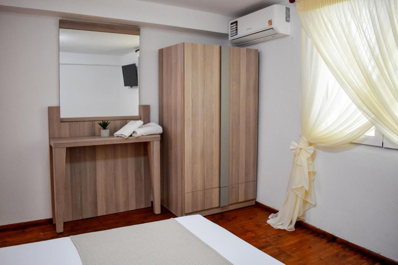 La Maison Plakes 3 Bdr Apt Скиатос Екстериор снимка